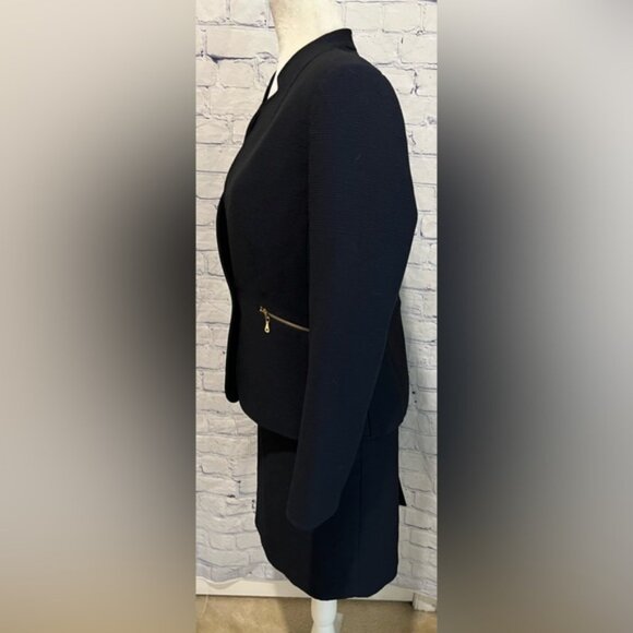 Tahari Arthur S. Levine Women's 2-Piece Navy 1 Button Skirt Suit Size 10 Petite - Picture 4 of 10